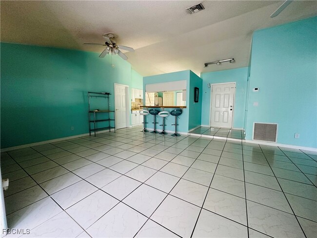 Building Photo - 1421 SW 9th Ct