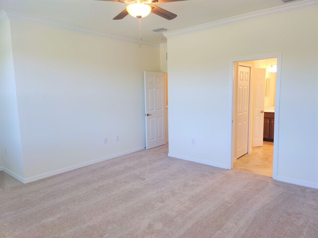 Building Photo - Annual Unfurnished 3 Bedroom, 2.5 Bath Tow...