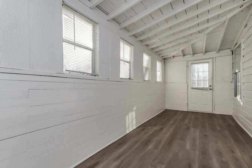 Building Photo - 195 Neely Hammonds Rd