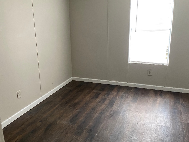 Building Photo - 80 Redwood Ln