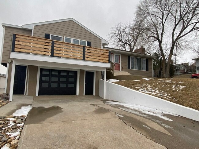 Building Photo - 821 Flormann St
