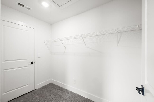 Building Photo - 3040 Poplar Farms Dr