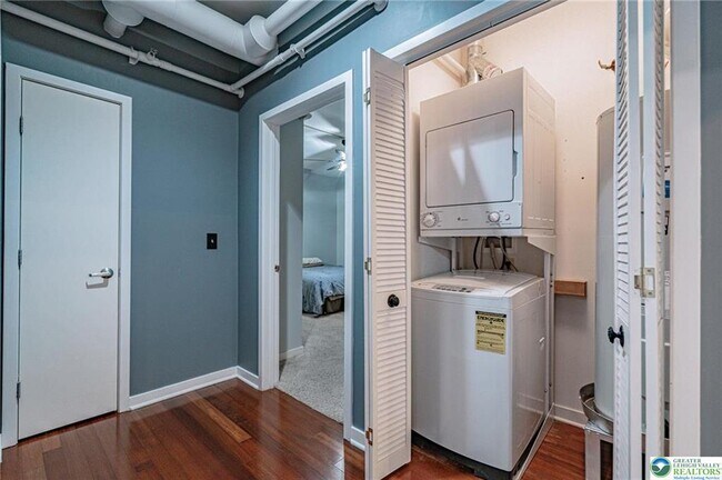 Building Photo - 11 W 2nd St