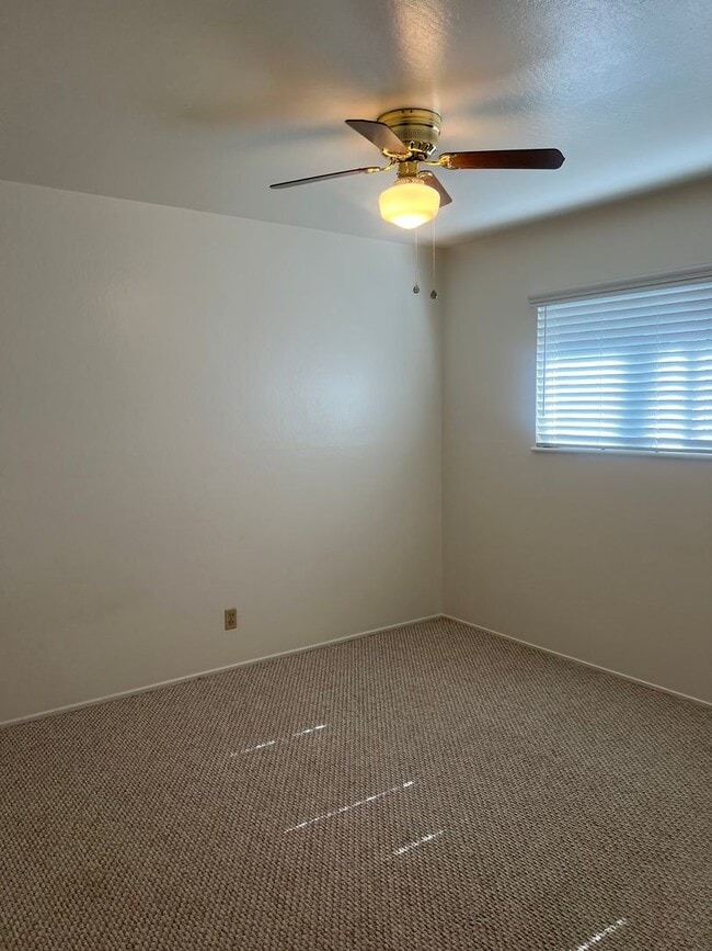 Building Photo - NICE 3 BEDROOM HOME IN ROSEVILLE!
