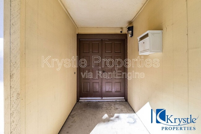 Building Photo - 106 Molina St