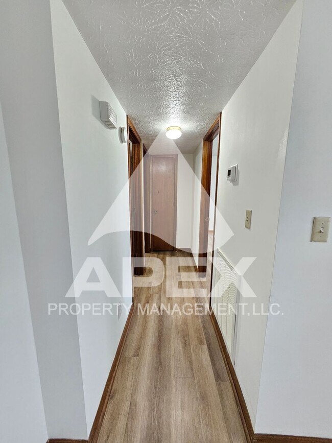 Building Photo - Cute 2 Bd - 1 Ba Single Family Brick Home ...