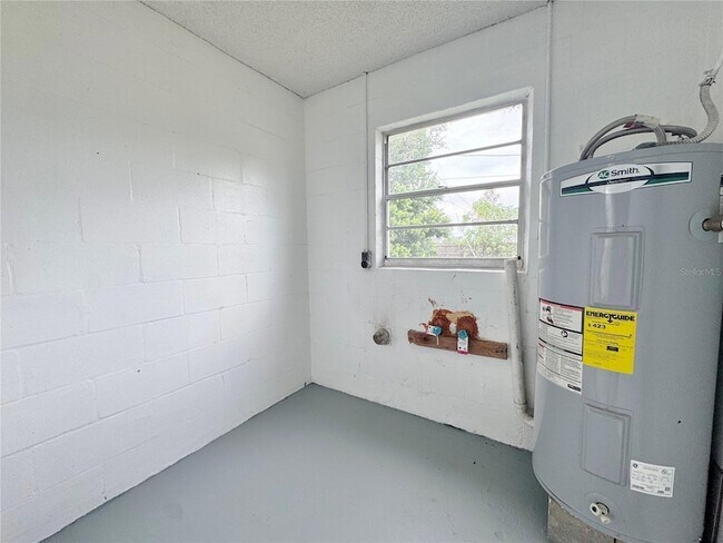 Building Photo - 2559 Elm Ave