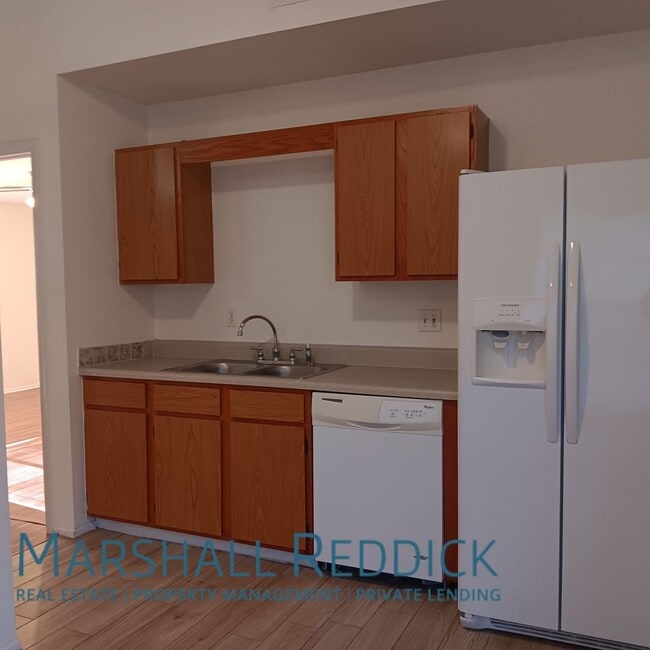 Building Photo - Charming 3 Bedroom 2 Bathroom Single Famil...