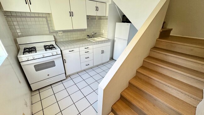 Building Photo - 459 N Alfred St