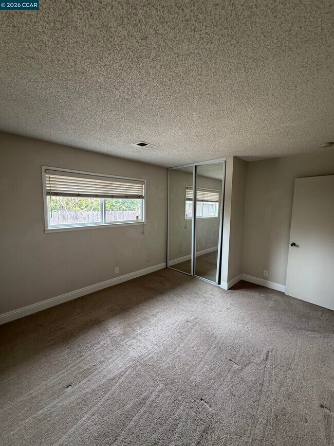 Building Photo - 1209 St Louis Dr