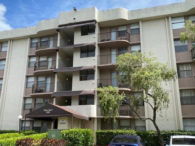 Building Photo - 2771 Riverside Dr