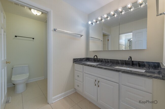 Building Photo - 713 Mariners Point
