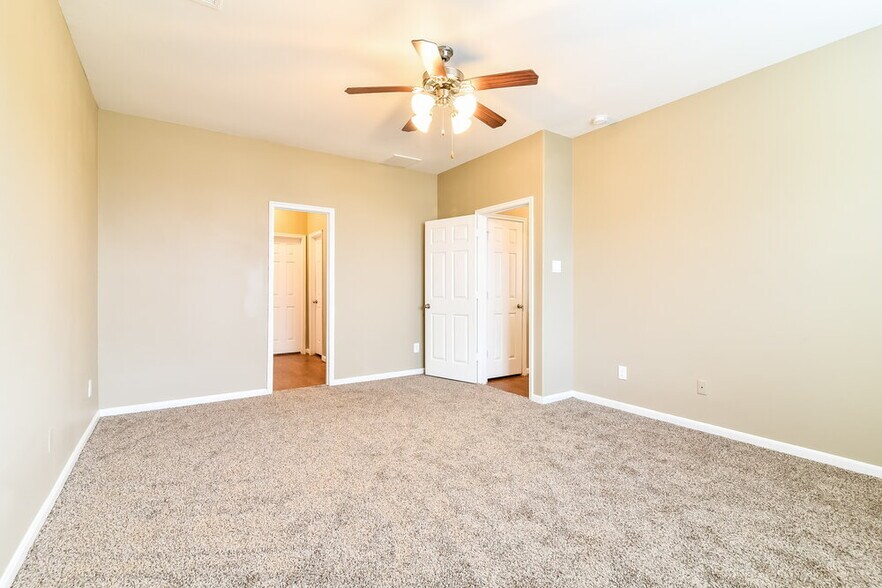 Building Photo - 2703 Sleepy Knoll Dr