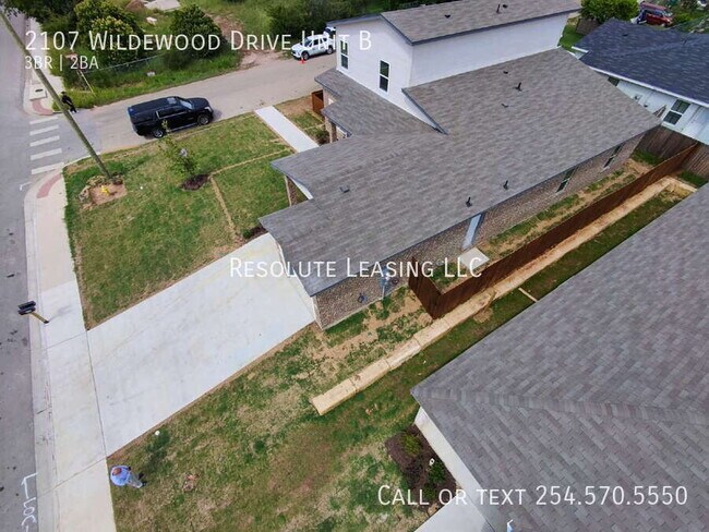 Building Photo - 2107 Wildewood Dr