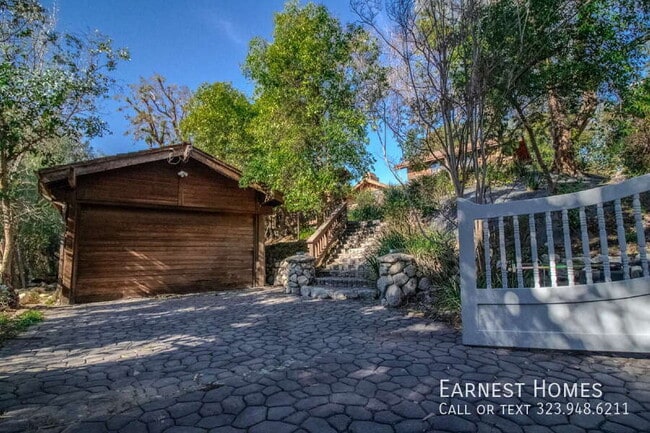 Building Photo - 11619 Lerdo Ave