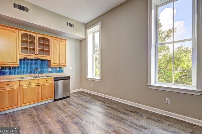 Building Photo - 123 N Broad St