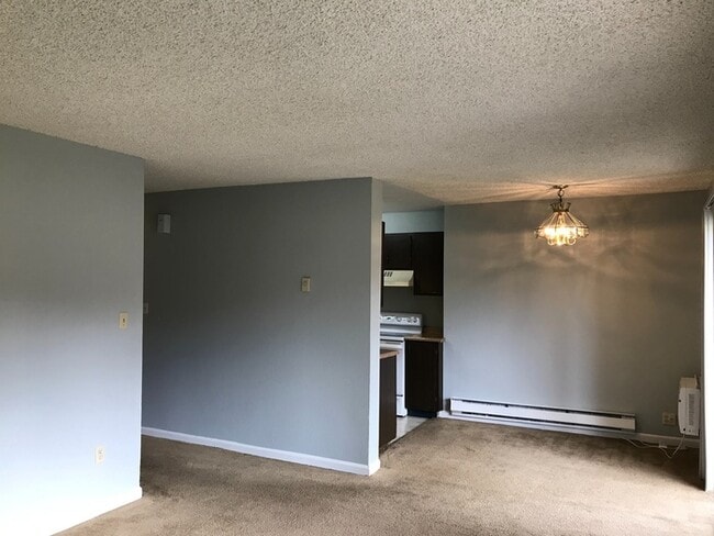 Building Photo - 2 Bedroom 1 Bath Condo