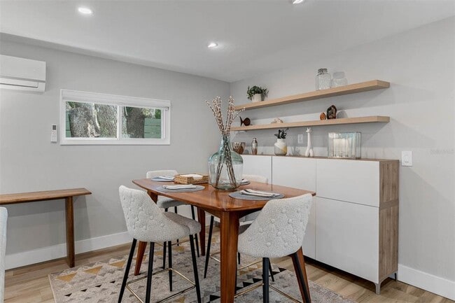 Building Photo - 228 E Harding St