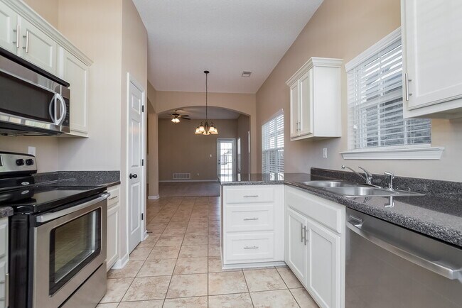 Building Photo - 7879 Ridgedale Dr