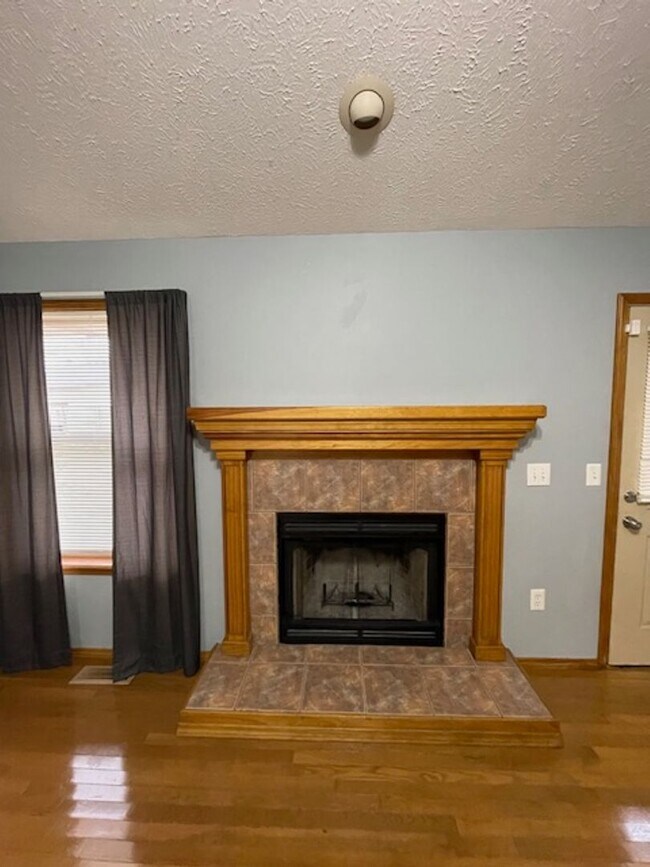 Building Photo - This All Brick home is Located in Orchard Crest West!