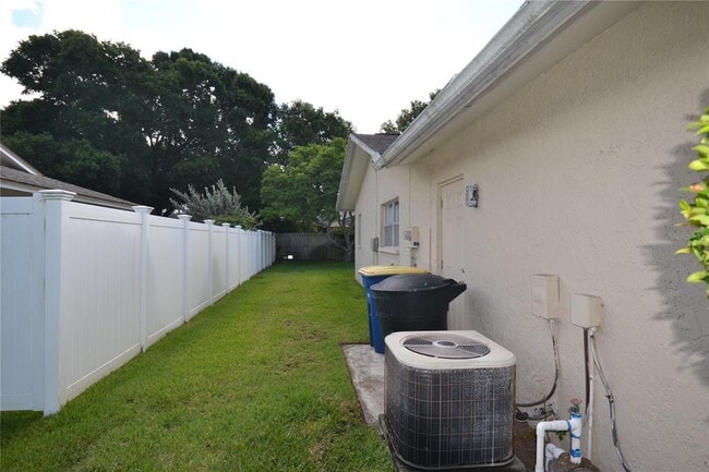 Building Photo - 2357 White Oak Cir