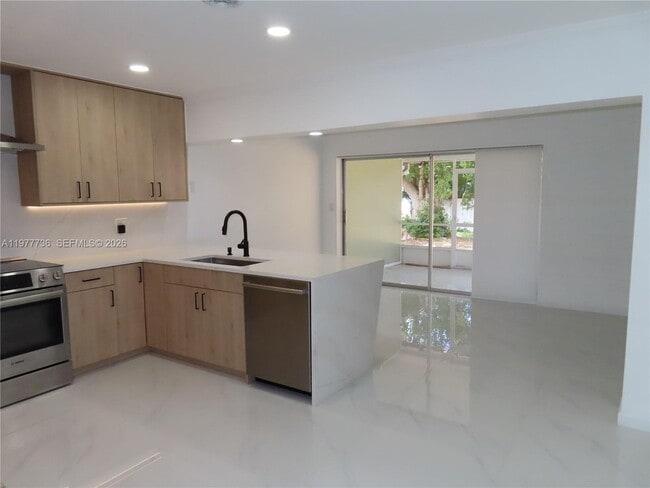 Building Photo - 1675 NE 45th St