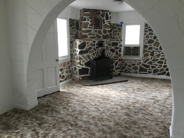 Building Photo - 11 Hemstalk Ct