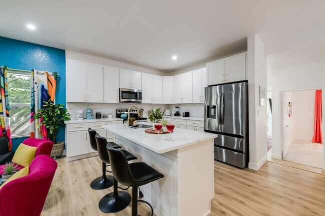 Building Photo - 5624 Eastside Ave