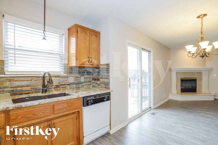 Building Photo - 11123 N Lewis Ave