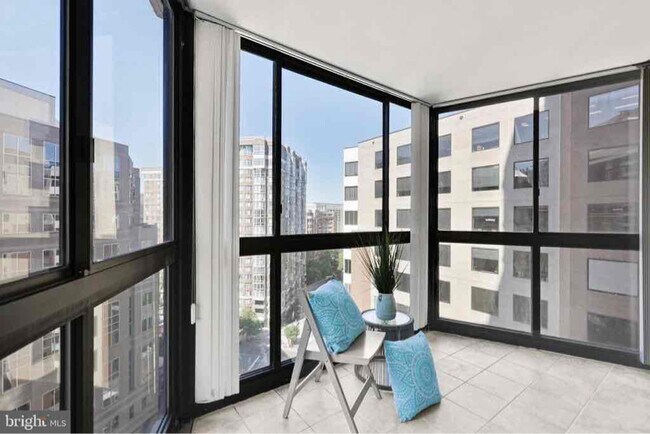 Building Photo - 900 N Stafford St