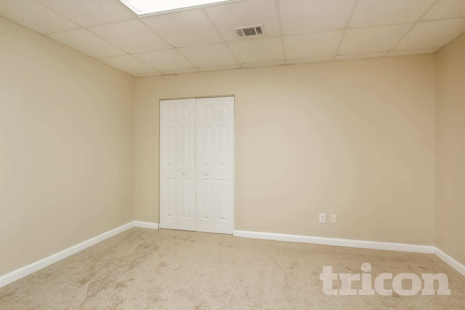 Building Photo - 16 Little John Way