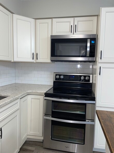 Double oven - 1010 Country Club Rd