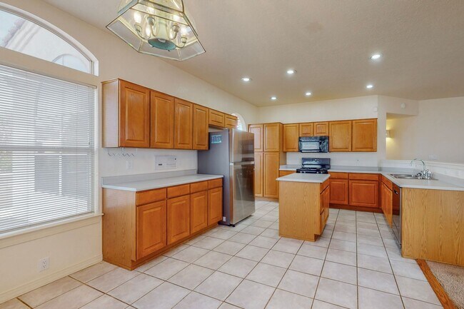 Building Photo - 2 story 4 bedroom