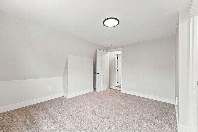 Building Photo - 325 N Aiken Ave