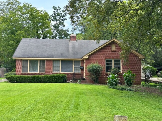 Building Photo - Great Brick Home