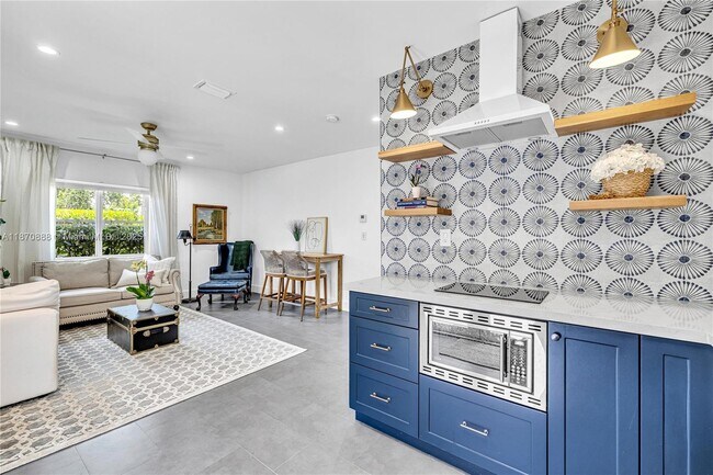 Building Photo - 2801 SW 64th Ave