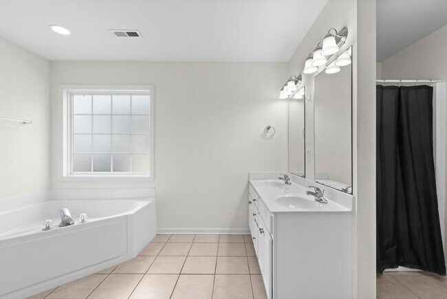 Building Photo - Surf City Townhome!