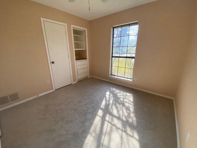 Building Photo - 1220 N Slope