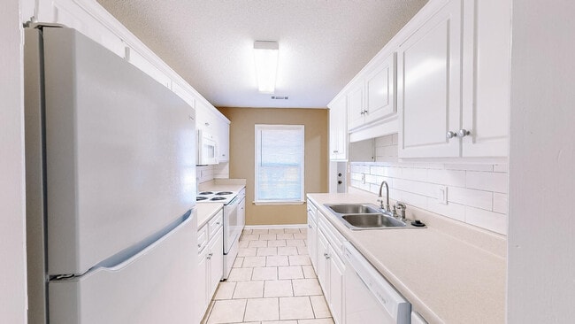 Building Photo - 104 Queens Ct