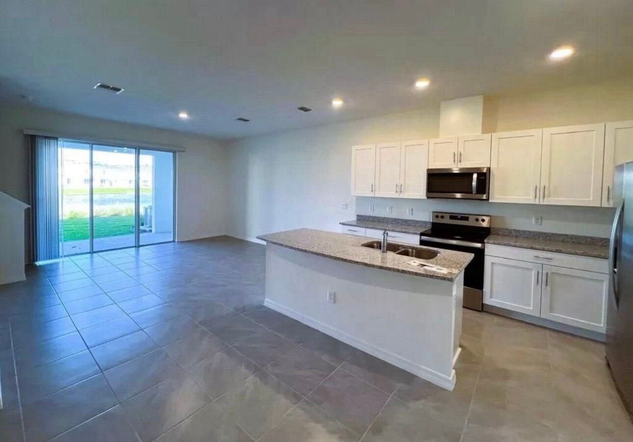 Building Photo - 120 Reena Dr