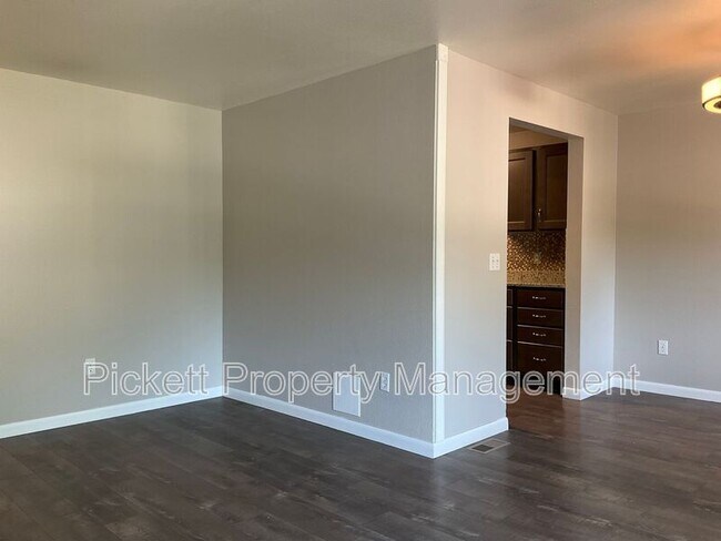 Building Photo - 1307 NW Slate Ln