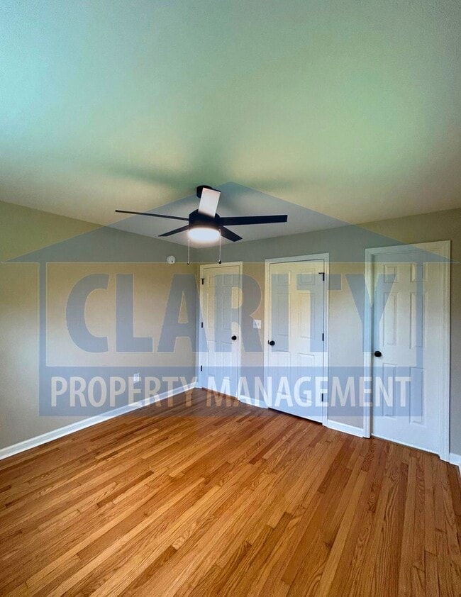 Building Photo - Updated ranch-style home in great neighbor...