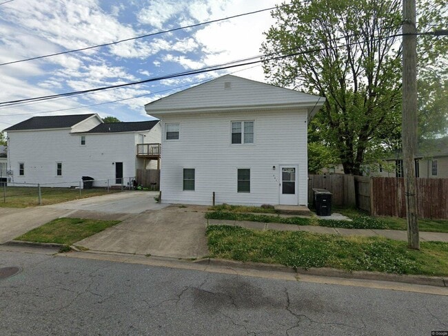 Building Photo - 1237 Lindsay Ave
