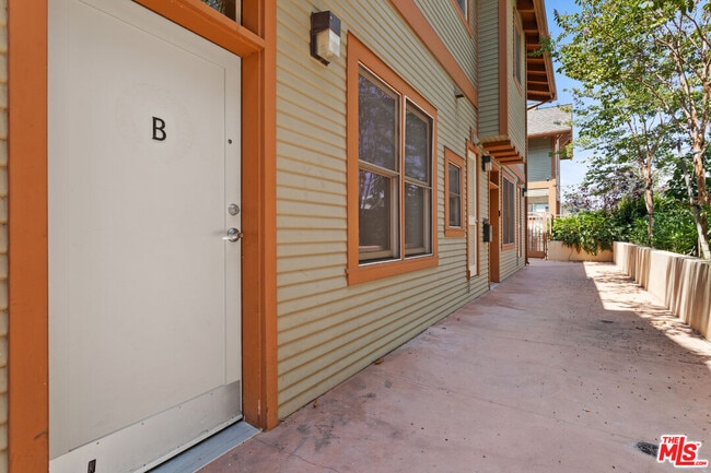 Building Photo - 2317 Scarff St