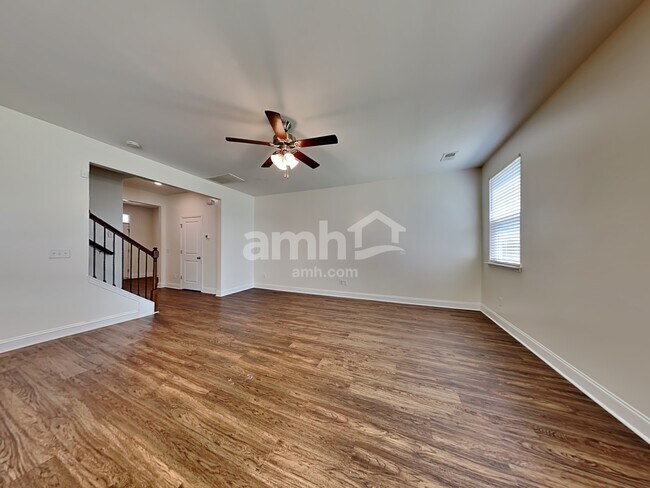 Building Photo - 525 Lateleaf Dr