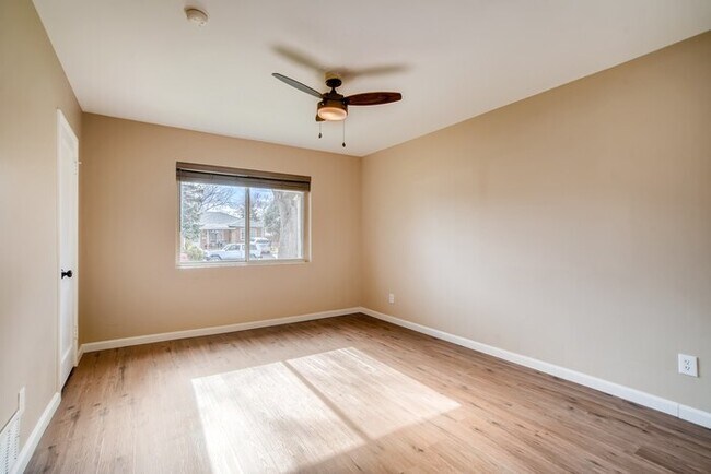 Building Photo - 1054 N Revere St