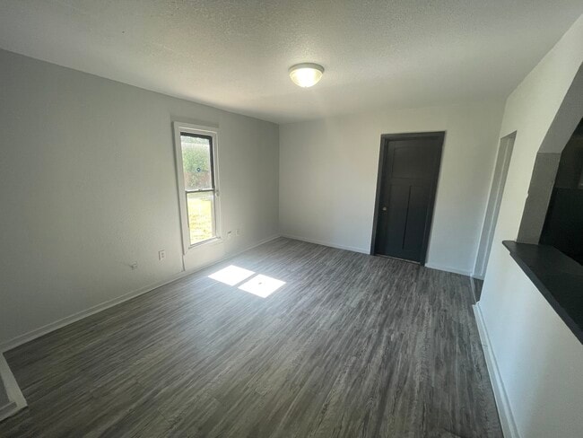 Building Photo - 102 Elmwood Ave