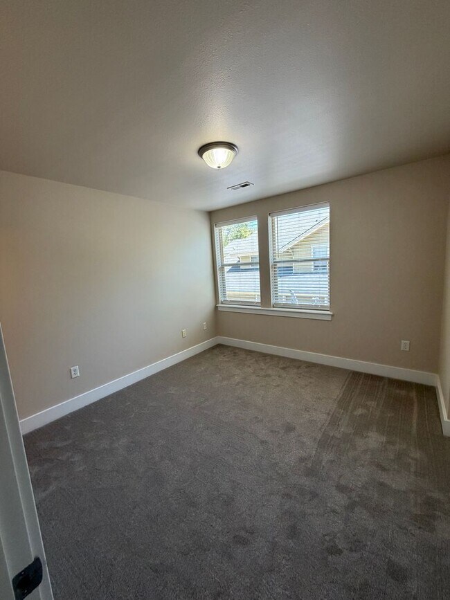 Building Photo - 9965 W Rosecroft Ct