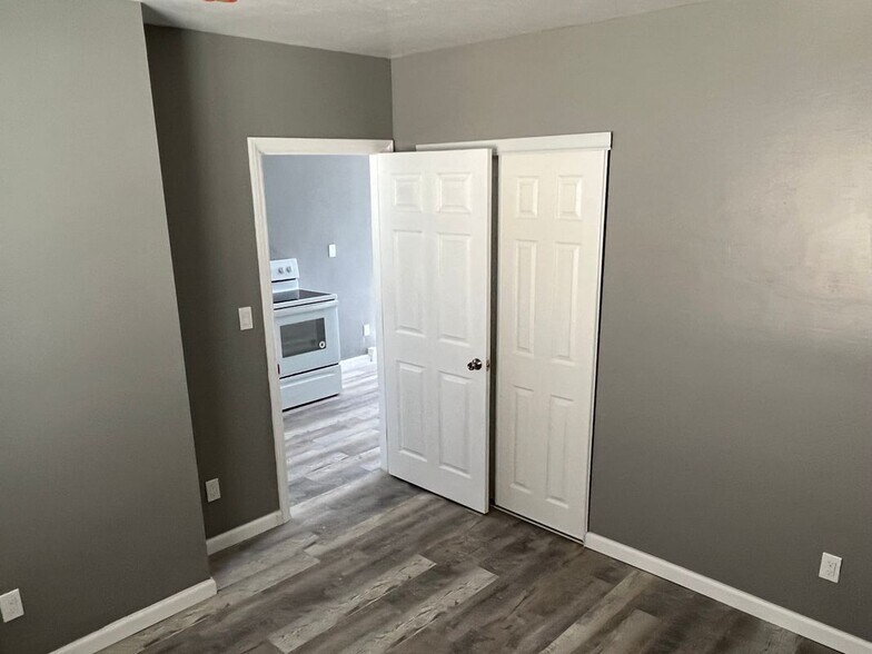 Building Photo - 45517 Corkwood Ave