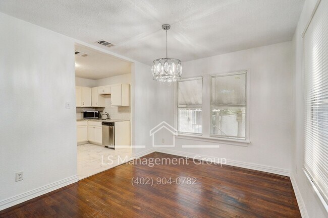 Building Photo - 132 Nelson Ave